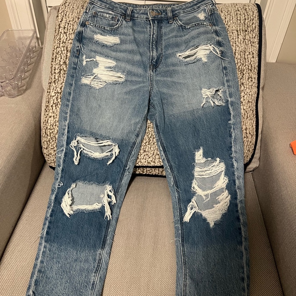 RIPPED AE MOM JEANS